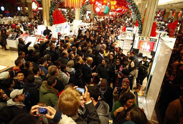 black-friday-crowd.jpg Main image of article Black Friday 2011 Sales Hit a Record