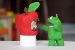 Main image of article Apple vs Google: I'd Recommend iPhone