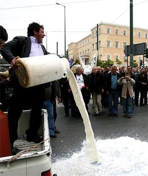 pouring_milk.jpg Main image of article Google Gambles Big Bucks on Milk's Kevin Rose