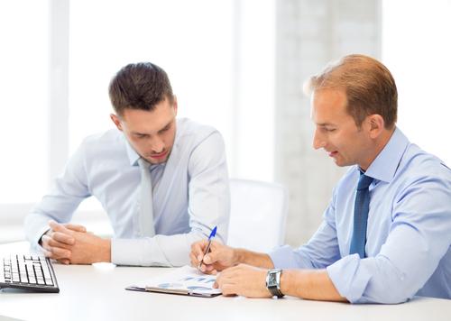 Meeting-With-Manager.jpg Main image of article Take the Initiative and Keep Your Manager Informed