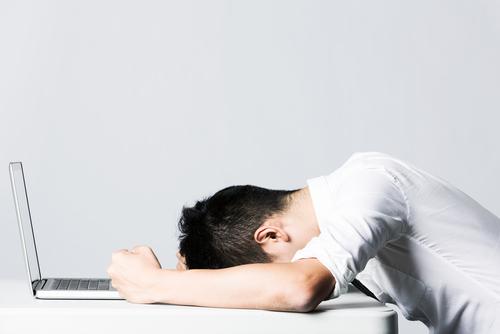 shutterstock_103782935.jpg Main image of article Boredom is an Employee's First Look Toward the Door