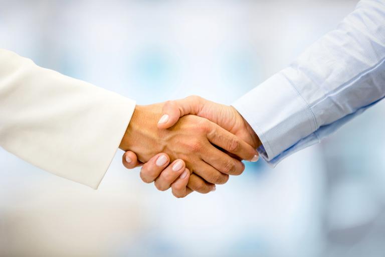 Main image of article What to Know When Negotiating with Recruiters
