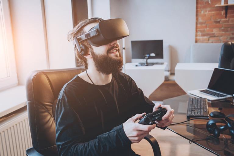 shutterstock_597961253.jpg Main image of article Virtual Reality is Transforming into a Niche Sub-Industry