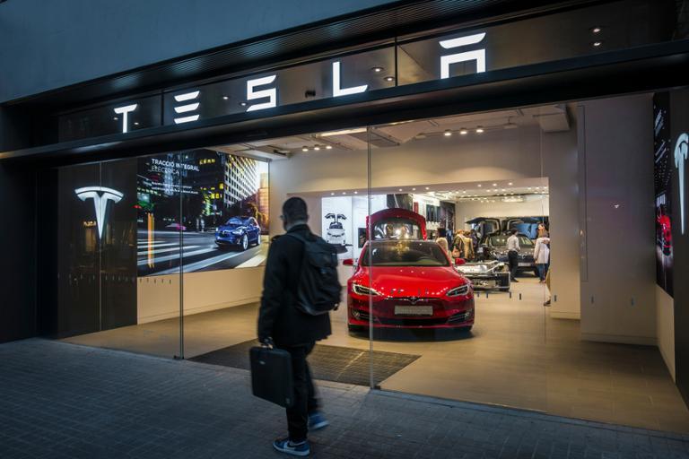 shutterstock_1057729850.jpg Main image of article Weekend Roundup: Facebook’s Big Fine, Tesla Bullish on A.I. Driving