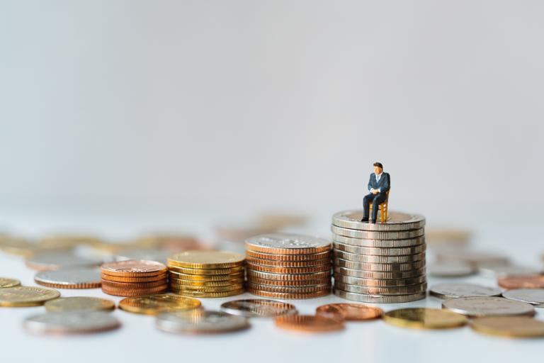 shutterstock_1410728414.jpg Main image of article Income Gap Between Tech CEOs, Software Engineers: Huge