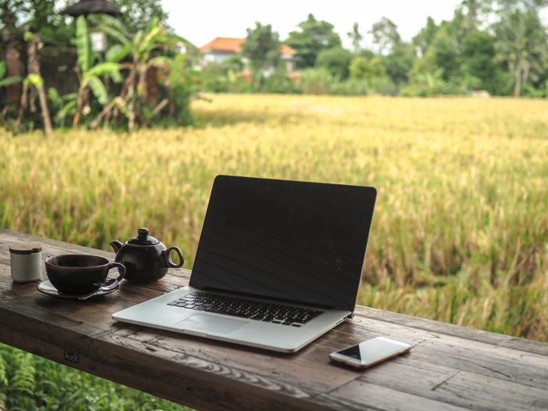 shutterstock_1035578134.jpg Main image of article Redefining Remote Recruiting in a Tight Labor Market