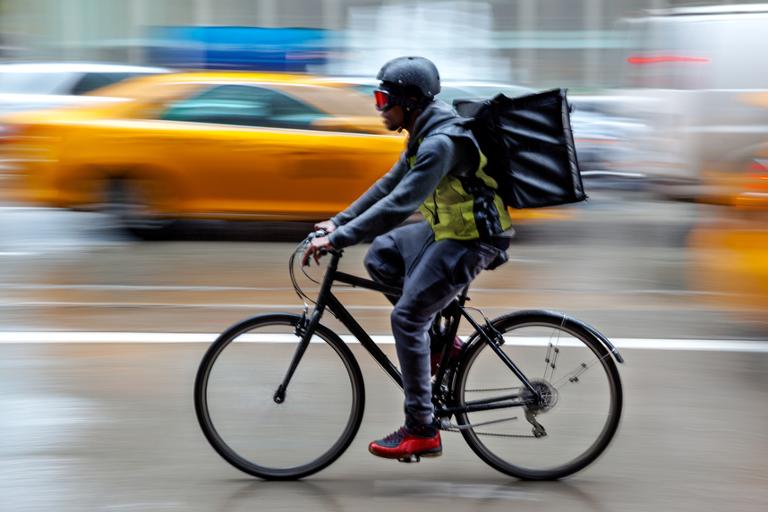 shutterstock_532304383.jpg Main image of article Gig Economy Software Engineer Salaries: What Uber, Lyft, DoorDash Pay