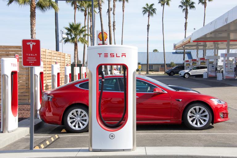 shutterstock_777484921.jpg Main image of article General Motors vs. Tesla: Software Engineer Pay