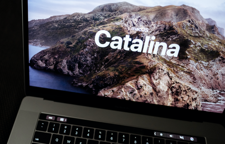 macOS-Catalina-Dice.png Main image of article Weekend Roundup: Catalina, Capitulation, Contracts, and a Crazy New Phone