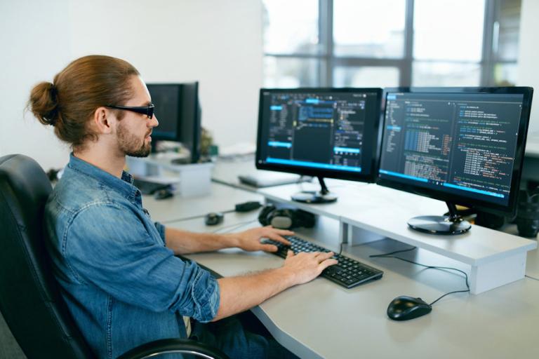 shutterstock_1032639931-1024x683.jpg Main image of article Rust Rockets Up TIOBE Index's Popular Programming Languages
