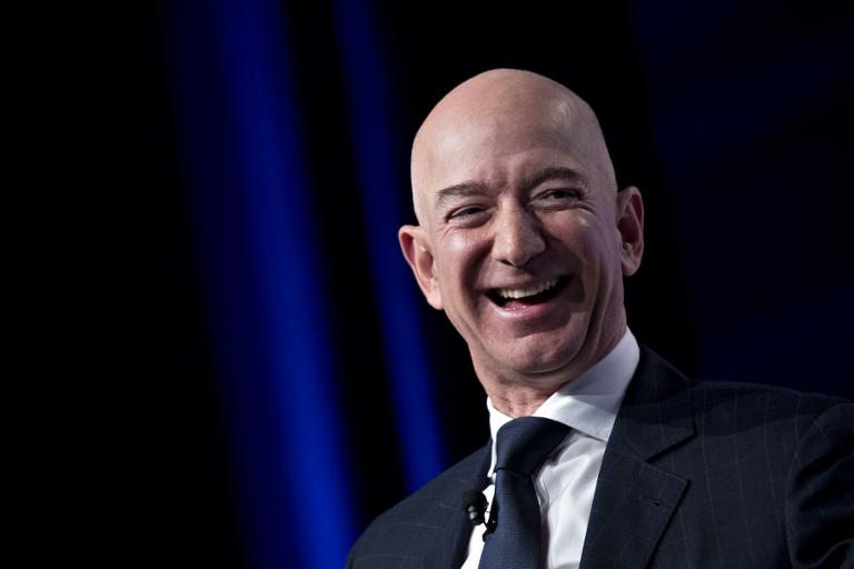 Main image of article Weekend Roundup: Amazon CEO Jeff Bezos Steps Down; Musk Talks