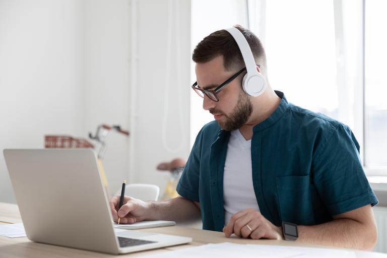 shutterstock_1653287650.jpg Main image of article Dice Q3 Tech Job Report: Continuing High Demand for Technologists