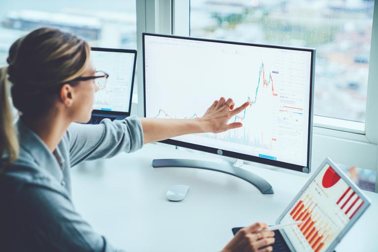 Main image of article 5 Differences Between Data Scientists and Data Analysts