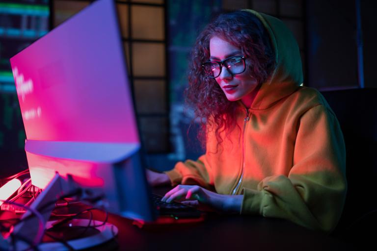 GettyImages-1403222153.jpg Main image of article Is Java Losing Ground to C++, Python?