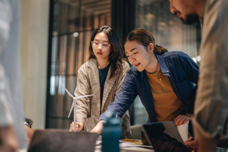 GettyImages-1443559562.jpg Main image of article 5 Ways to Boost Your Marketability as a Tech Contractor