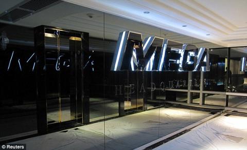 Go to article Megaupload Founder Prepares for Extradition Fight