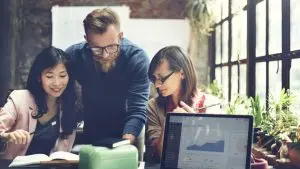 Is It Better to Hire Contractors or Full-Time Employees?