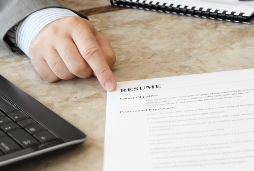 How do you motivate candidates to click apply?